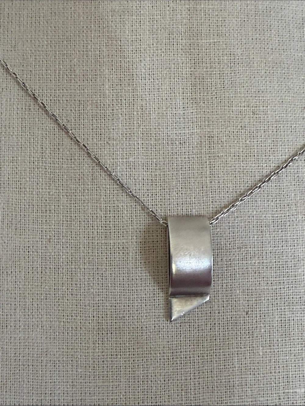 Sleek Silver Curved Pendant Necklace - Women's Jewelry
